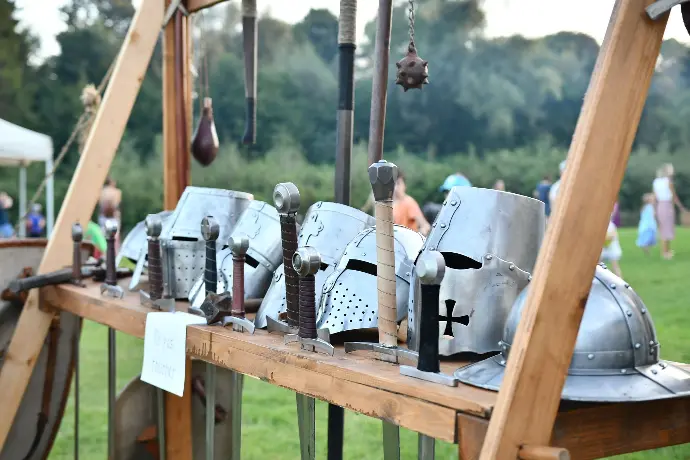 Casques et heaumes médiévaux